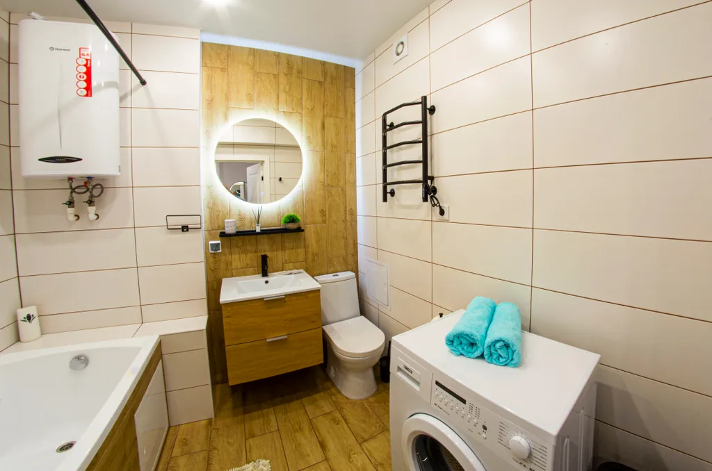 Современный дизайн и панорамный балкон в студии