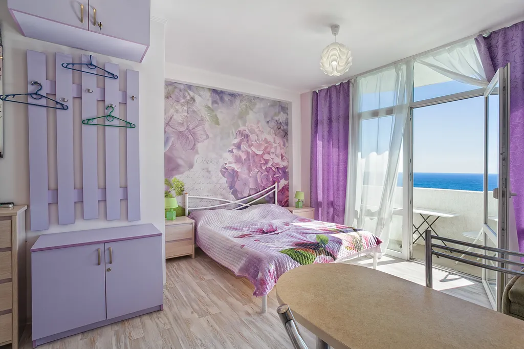 Видовая Квартира-студия на троих в Мисхоре с балконом у моря