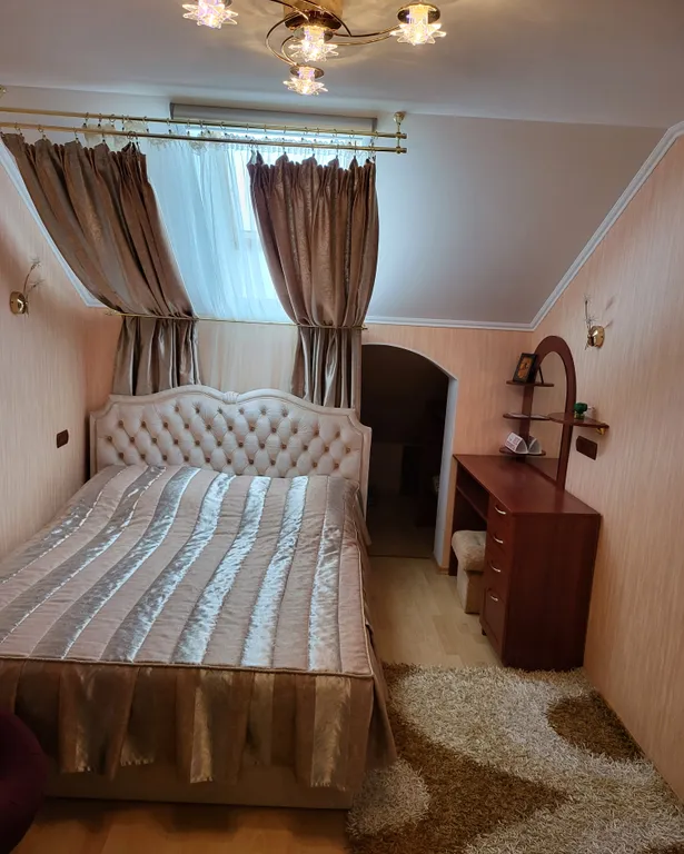 Квартира Шикарный трехкомнатный апартамент с кухней и балконом — аренда посуточно в Феодосия