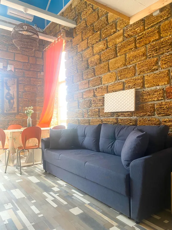 Дом с подогреваем бассейном, зоной отдыха в самом центре Новороссийска