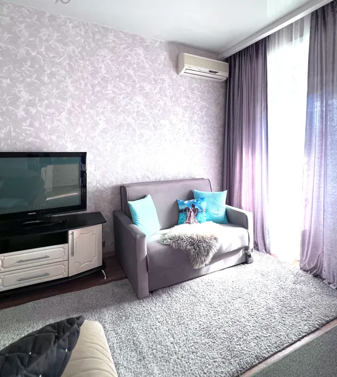 2-комнатная квартира класса люкс в центре города! Район Площади