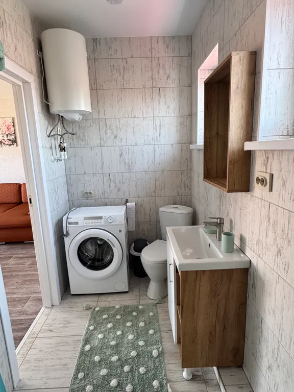 Дом с отдельным въездом и двором