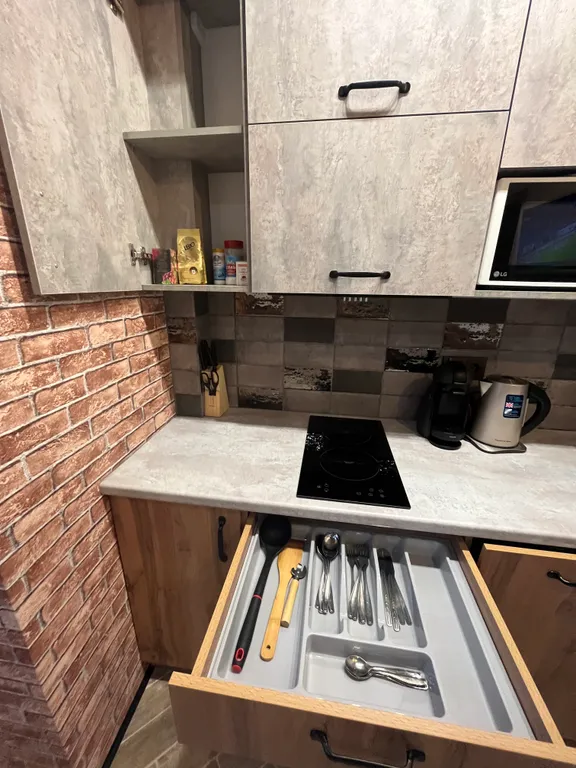 Новая 2-х комнатная квартира с дизайнерским ремонтом в стиле лофт