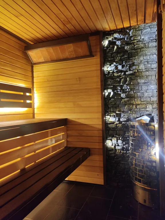 Дом-шале в черте города с баней и чаном