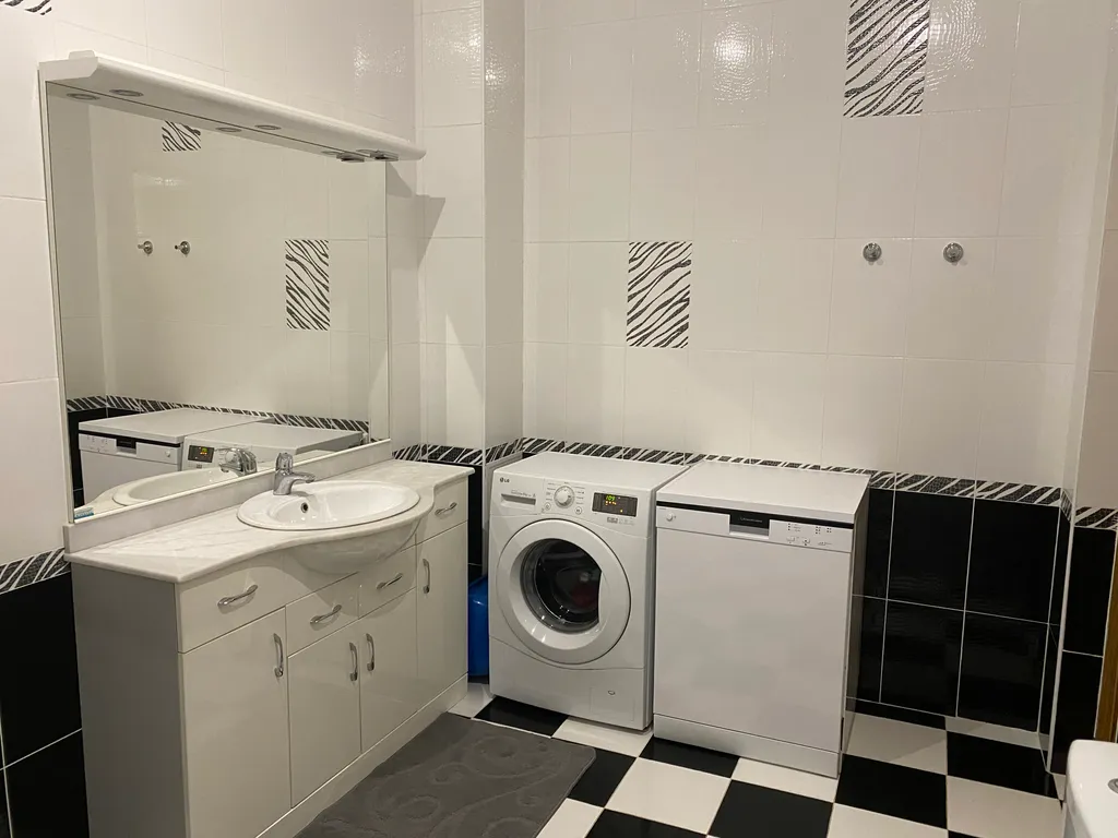 Дом с бассейном для большой компании