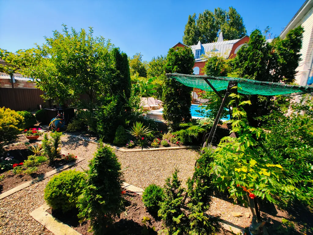 Дом с бассейном