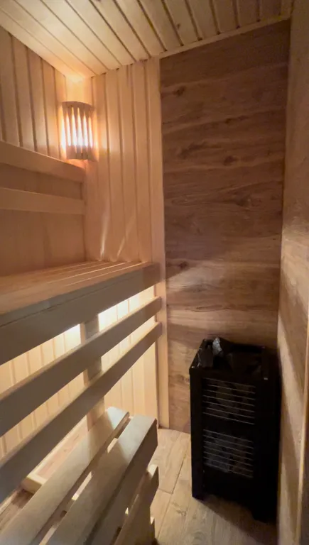 Коттедж с сауной на горке