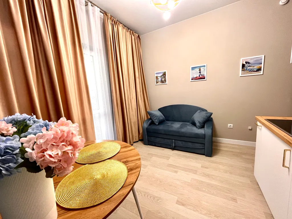 Комфортабельная видовая квартира с дизайнерским ремонтом возле моря