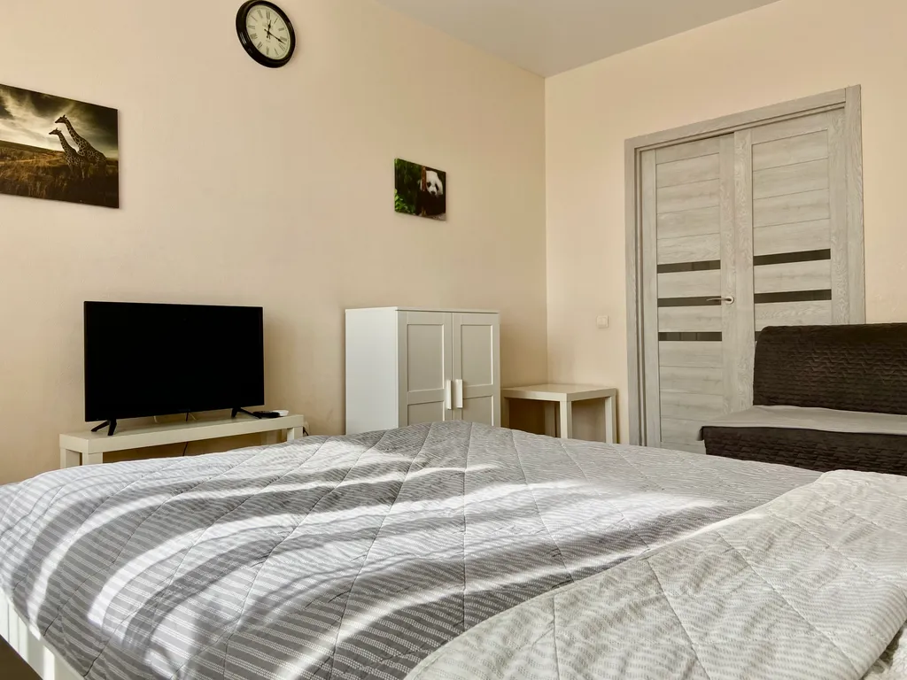 1-комнатная квартира, 15 минут до центра на автомобиле, с парковкой у дома — аренда посуточно в Казань