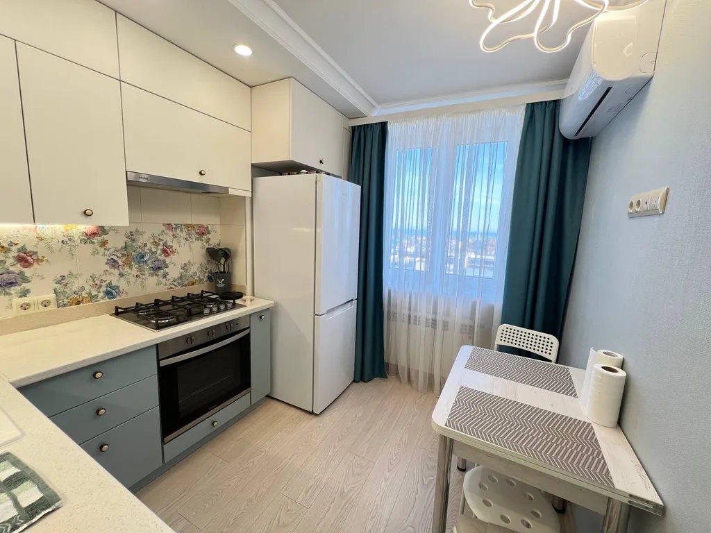 Двухкомнатная квартира с видом на море