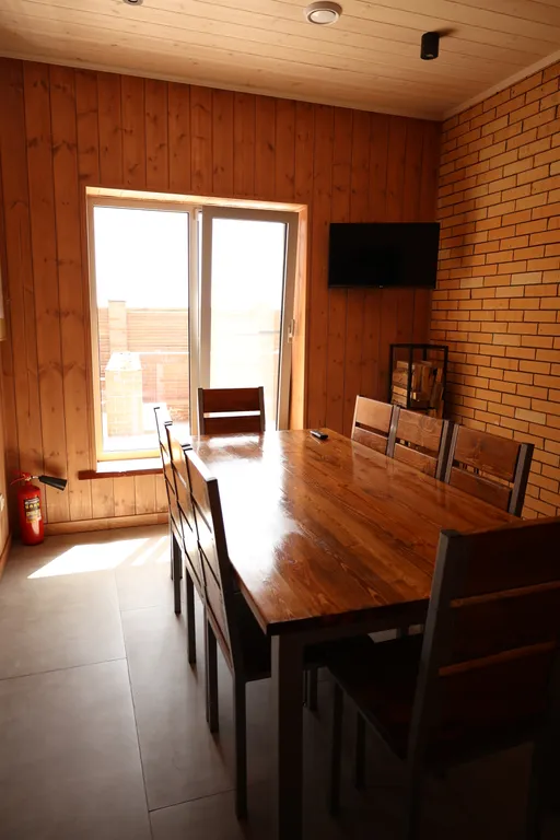 Вилла с бассейном на берегу реки в 30 минутах от центра города