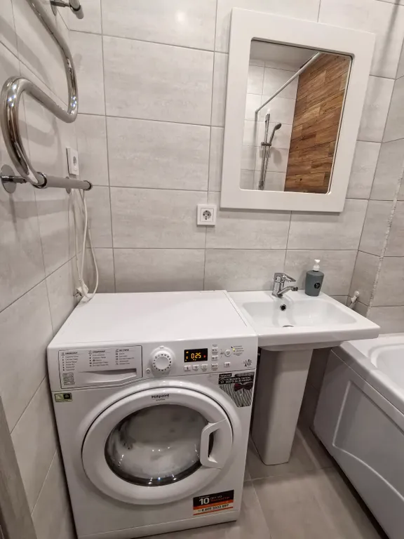 Студия с видом на город