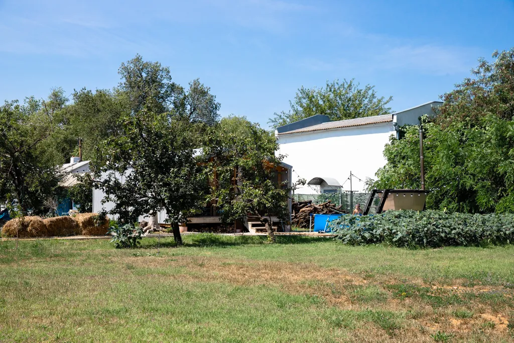 Коттедж Отдельный, уютный дом в 100 метрах от моря — Новоотрадное