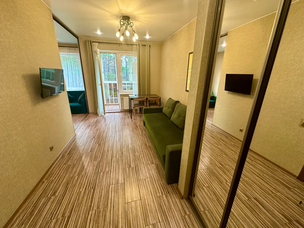 Уютная студия в сосновом лесу