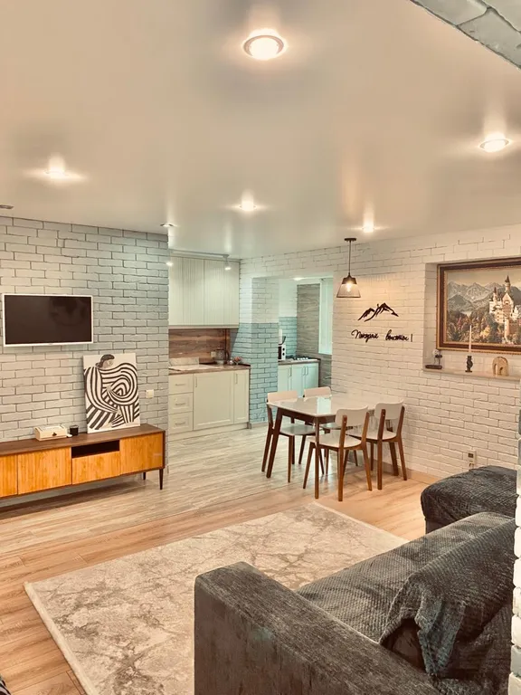 Комфортная квартира на берегу реки с живописным видом на горы