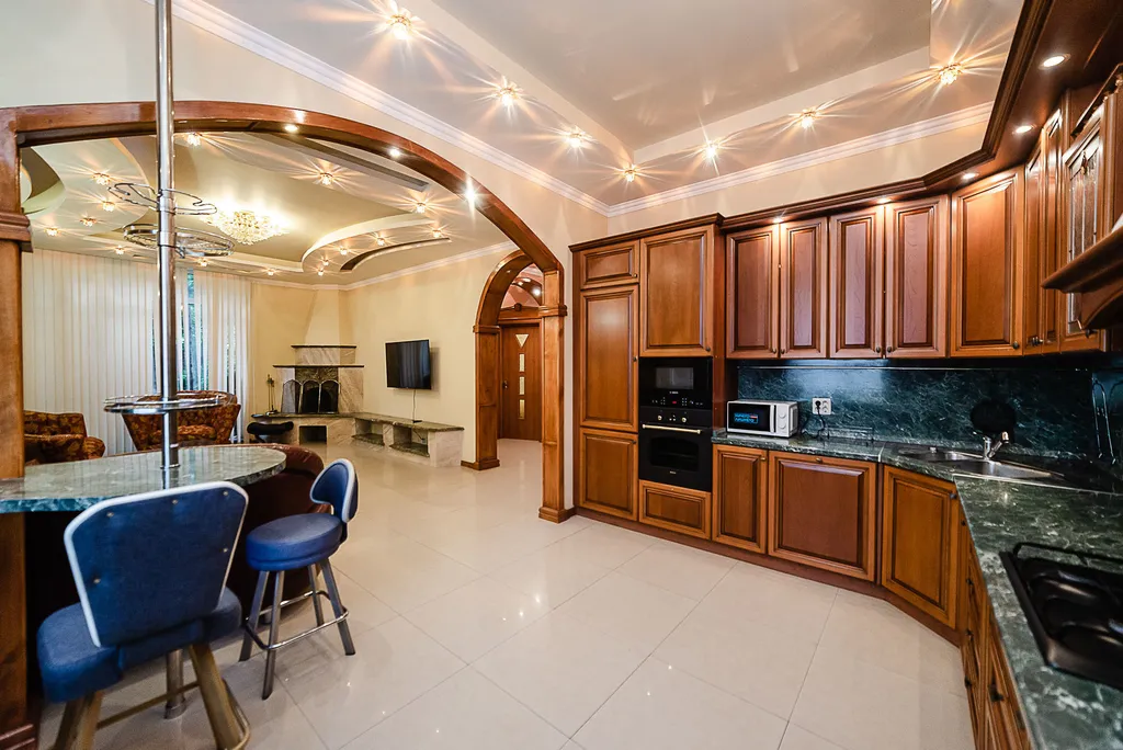 Коттедж Бассейн и сауна включены — аренда посуточно в Москва