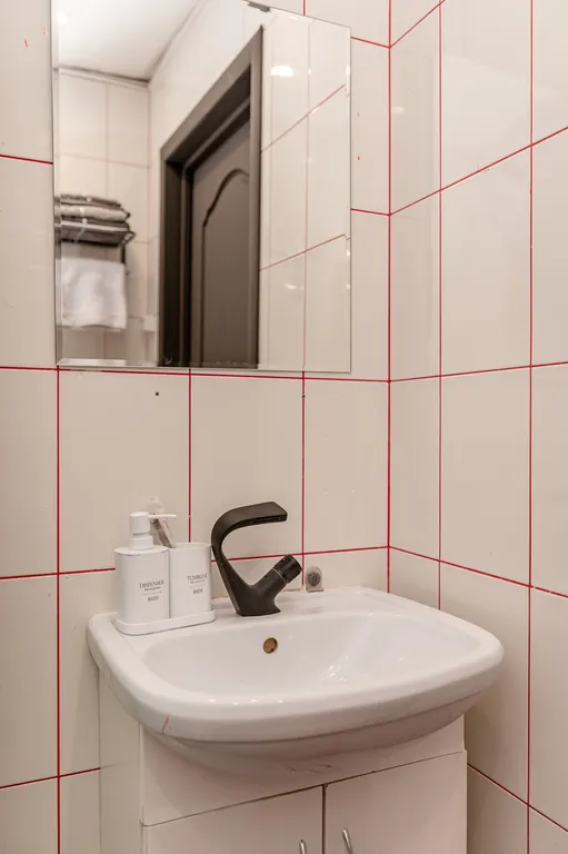 Квартира Квартира Зеркальная студия в центре Москвы — Москва