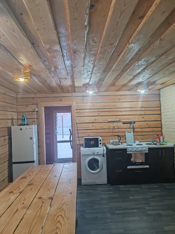 Первый этаж - студия в двух этажном доме