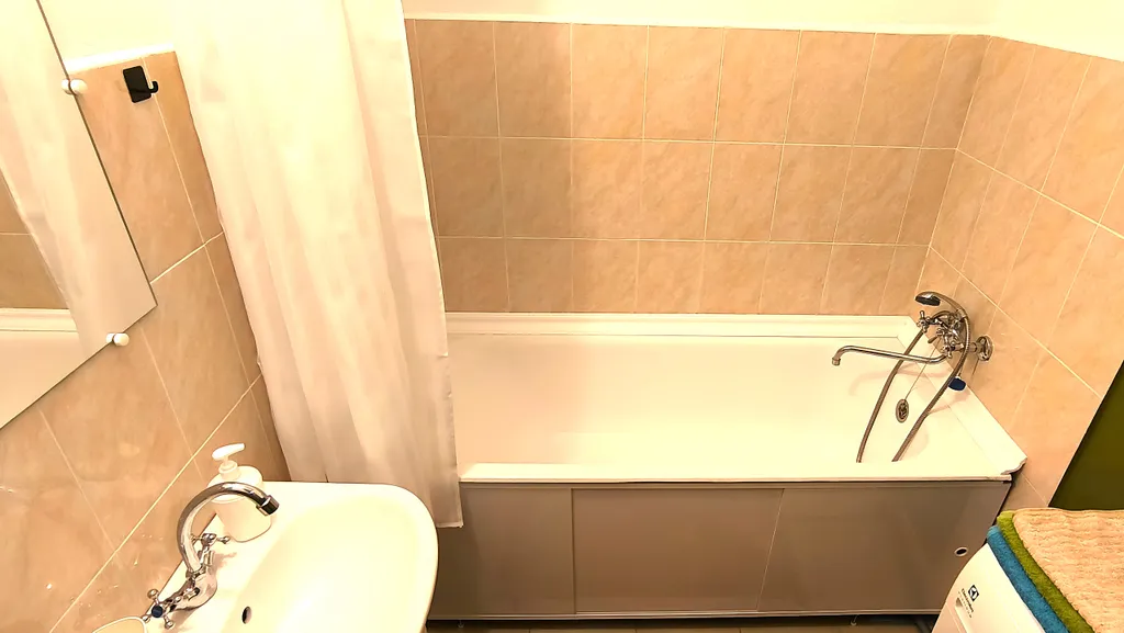 Чистая двухкомнатная квартира в микрорайоне Кузнечики