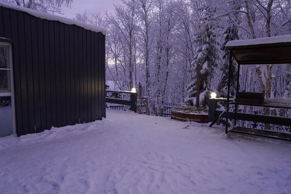 Двухкомнатный домик с купелью в 6 километрах от Мурманска, 17 километров от аэропорта