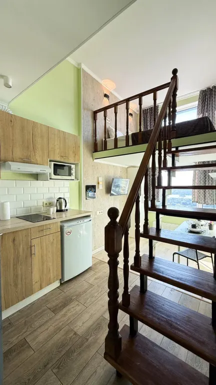 Стильная двухуровневая студия