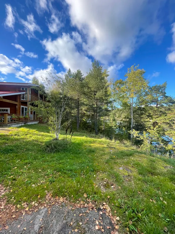 Большой уютный деревянный коттедж на самом берегу Ладожских шхер