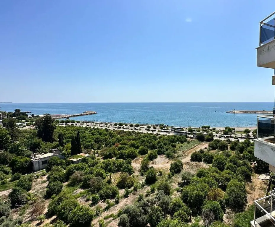 Квартира на Средиземном море с бассейном и горками 4