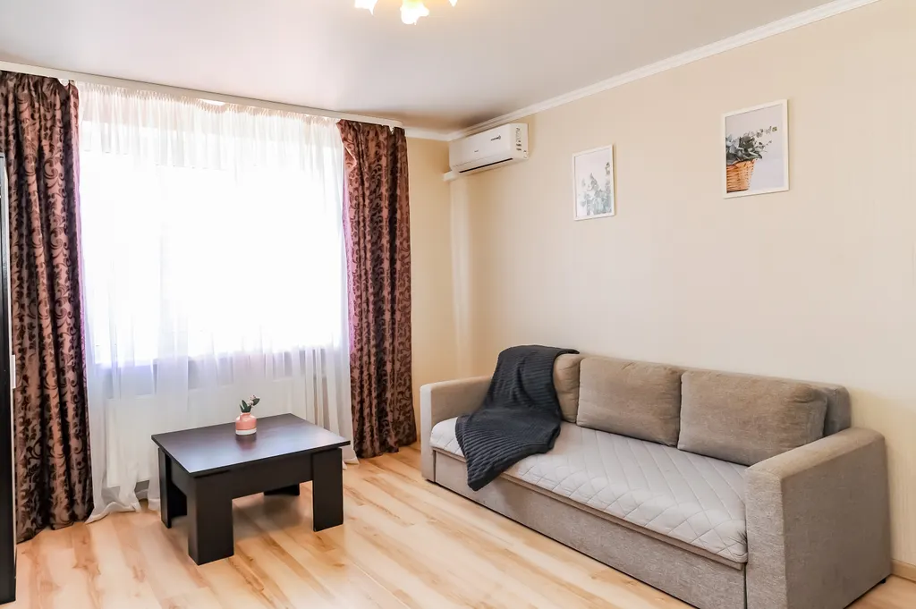 Двухкомнатная квартира в самом центре с парковкой