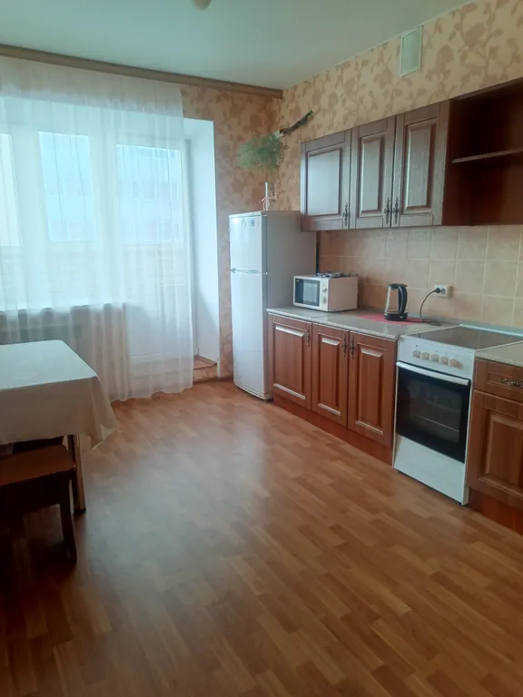 Квартира район ТРЦ Остров — аренда посуточно в Тюмень