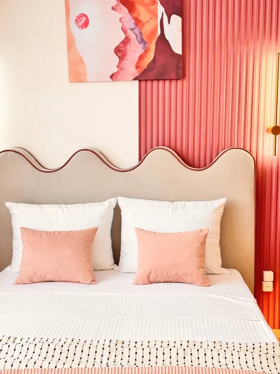 Милая студия с дизайнерским ремонтом