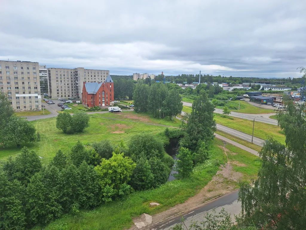 Квартира Трёхкомнатная квартира в удобном месте, рядом вокзал и автостанция — Тихвин