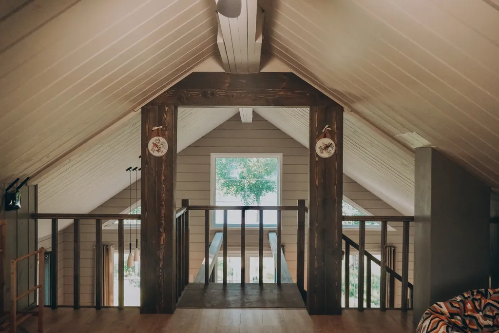 Дом на берегу реки