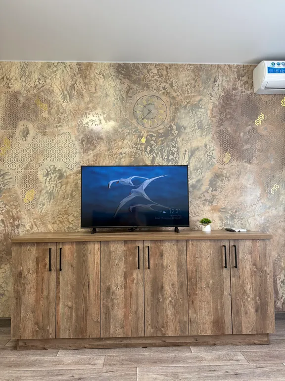 Просторная двух комнатная квартира с новым ремонтом, мебелью и технико