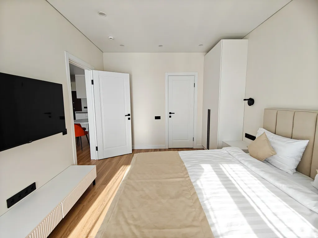 Апартаменты категории люкс 3-х комнатный на первой береговой линии