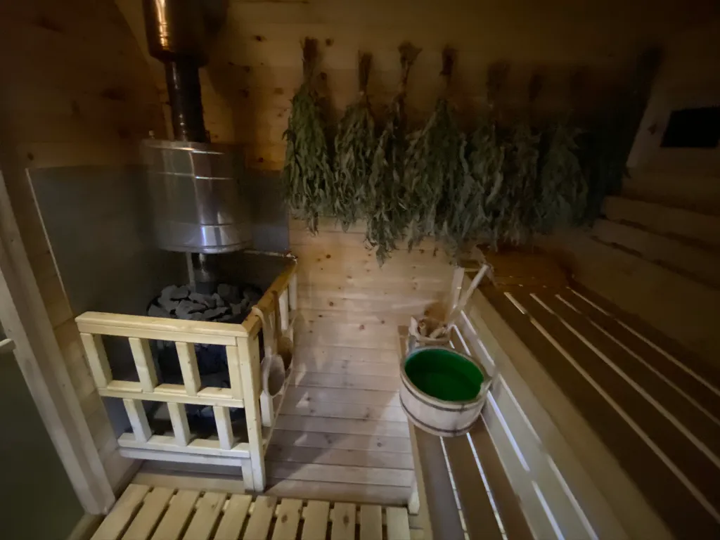 Дом Шилтон Виладж с бассейном, баней и джакузи