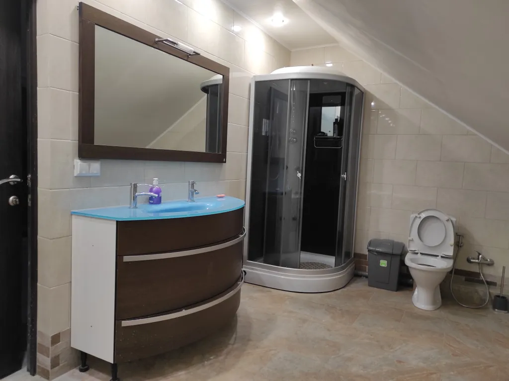 Коттедж с баней и бассейном на участке 6 соток