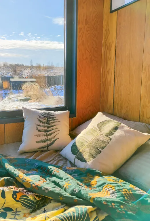 Эстетичный мини-домик с горячими ваннами и купелью