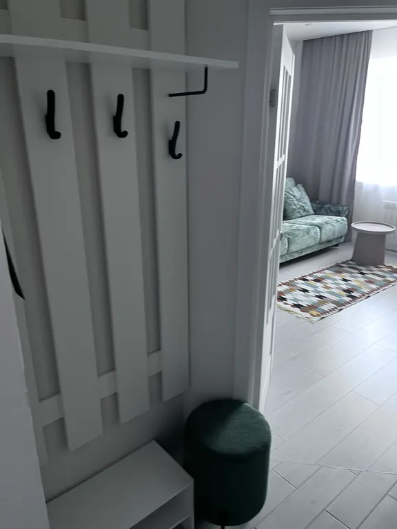 Квартира Квартира с новым ремонтом на первом этаже окна выходят на парковку — Элиста