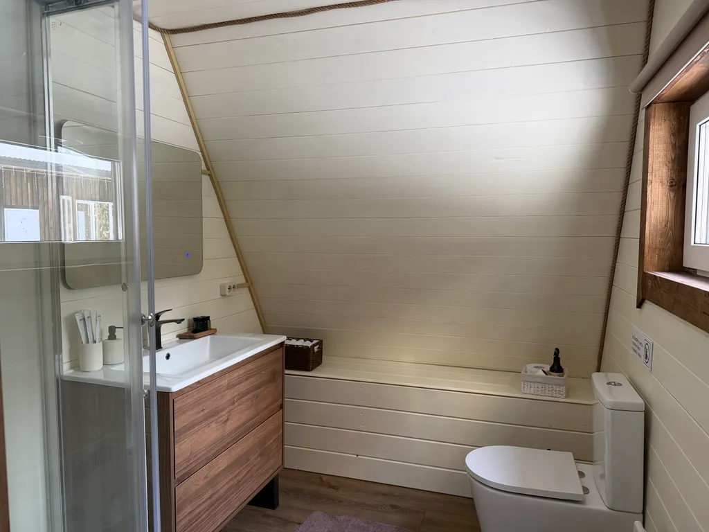 Белый а-фрейм