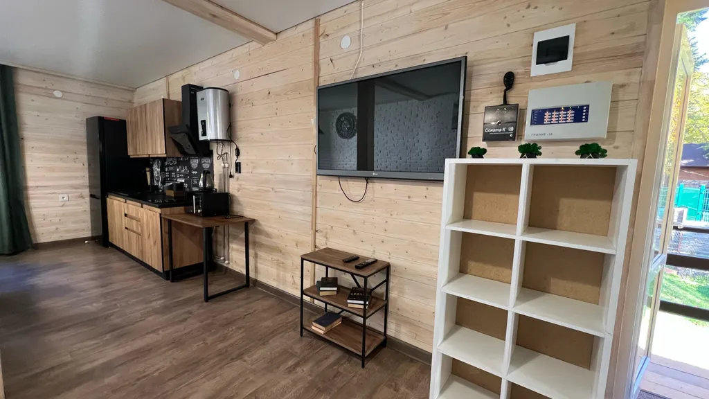 Уютный коттедж на большую компанию в лесу