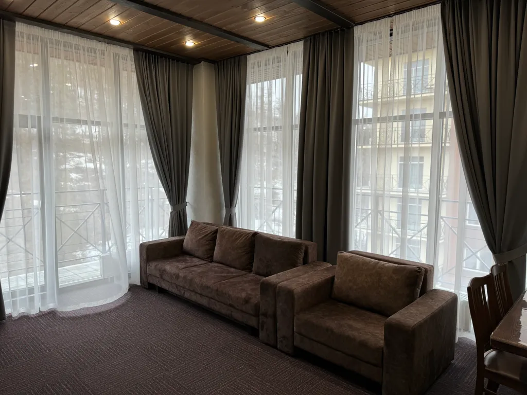 Студия и спальня с панорамными окнами