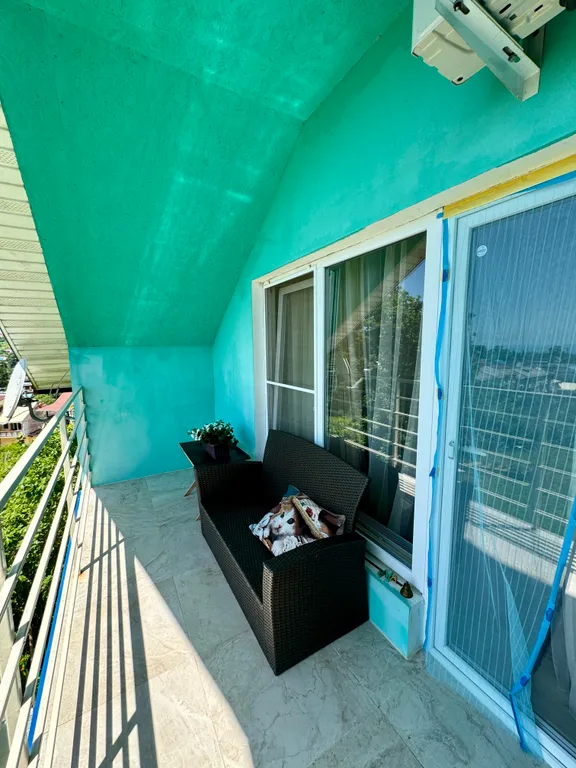 Дом у моря с видом на закат