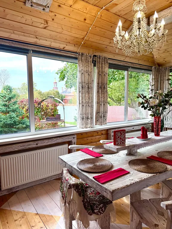 Просторный дом с банькой и видом на храм