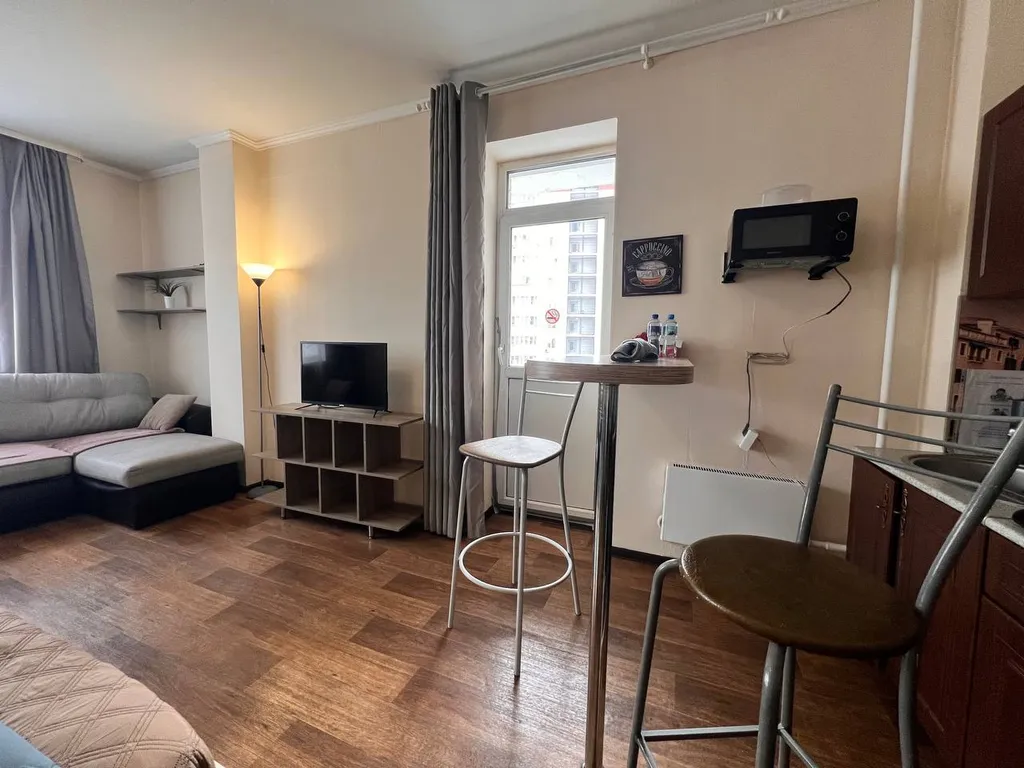 Квартира Уютная светлая студия, центр, ТЦ Вояж, парковка, кафе, аквапарк источник — Тюмень