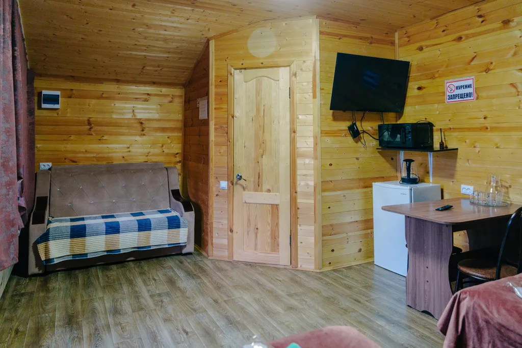 Домик с уютной террасой с красивым видом на горы