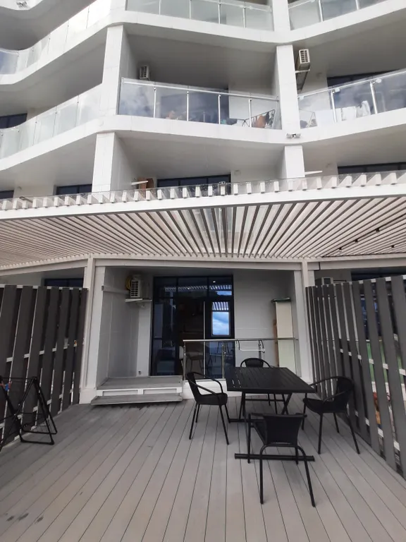 Уютная студия с террасой в новом комплексе с видом на горы