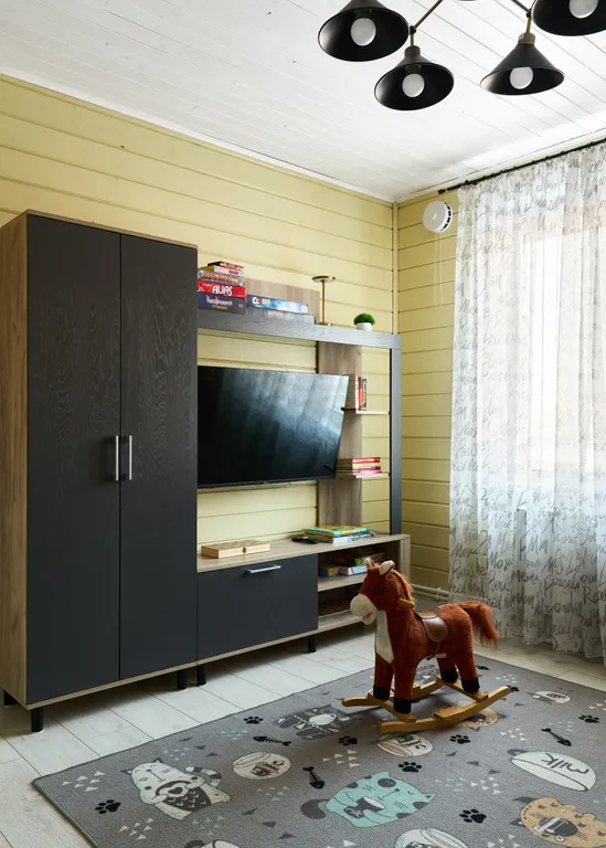 Дом в лесу у озера