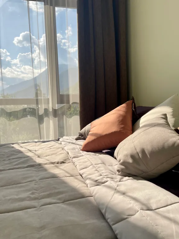 Большая квартира напротив подъемника