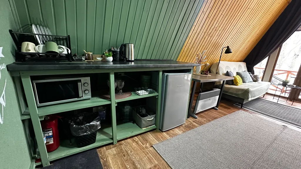 Роскошный дом на территории озера