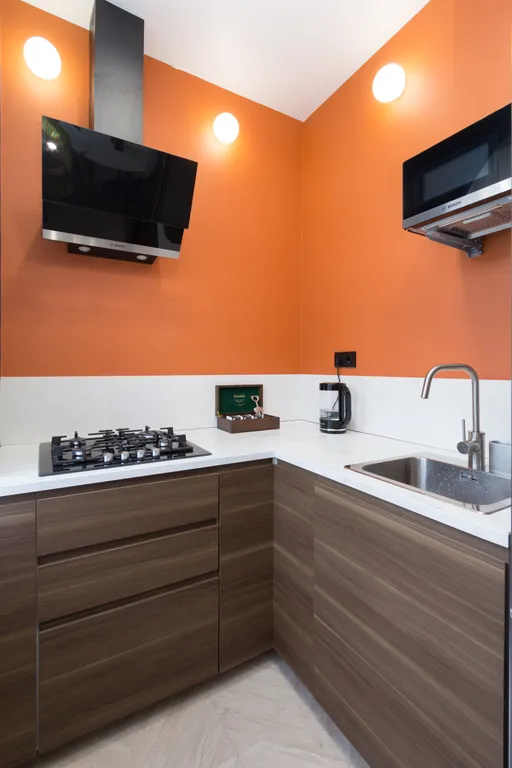 Величественная сталинка на набережной вокруг достопримечательностей